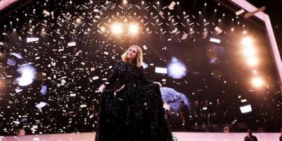 Адель в роскошном платье от Dolce & Gabbana станцевала в новом клипе