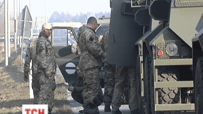 На Харьковской трассе произошло ДТП с участием военной техники