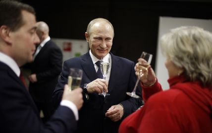 Во время выступления Путина на словах про "доверительные отношения" полностью отключился свет