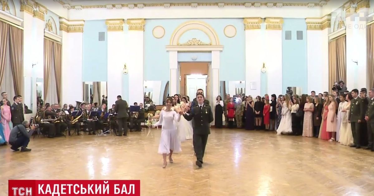 В лицее Богуна состоялся настоящий военный бал
