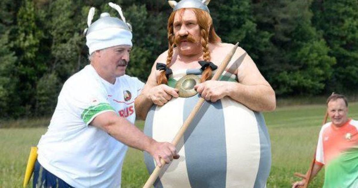 Лукашенко научил скандального депардье правильно косить
