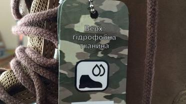 Бірюков переконує, що не бачив на виробництві нових черевиків для армії китайських підробок / © Юрій Бірюков / Facebook