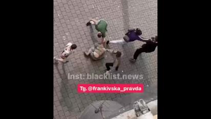В Ивано-Франковске неизвестные набросилась на мужчину в военной форме
