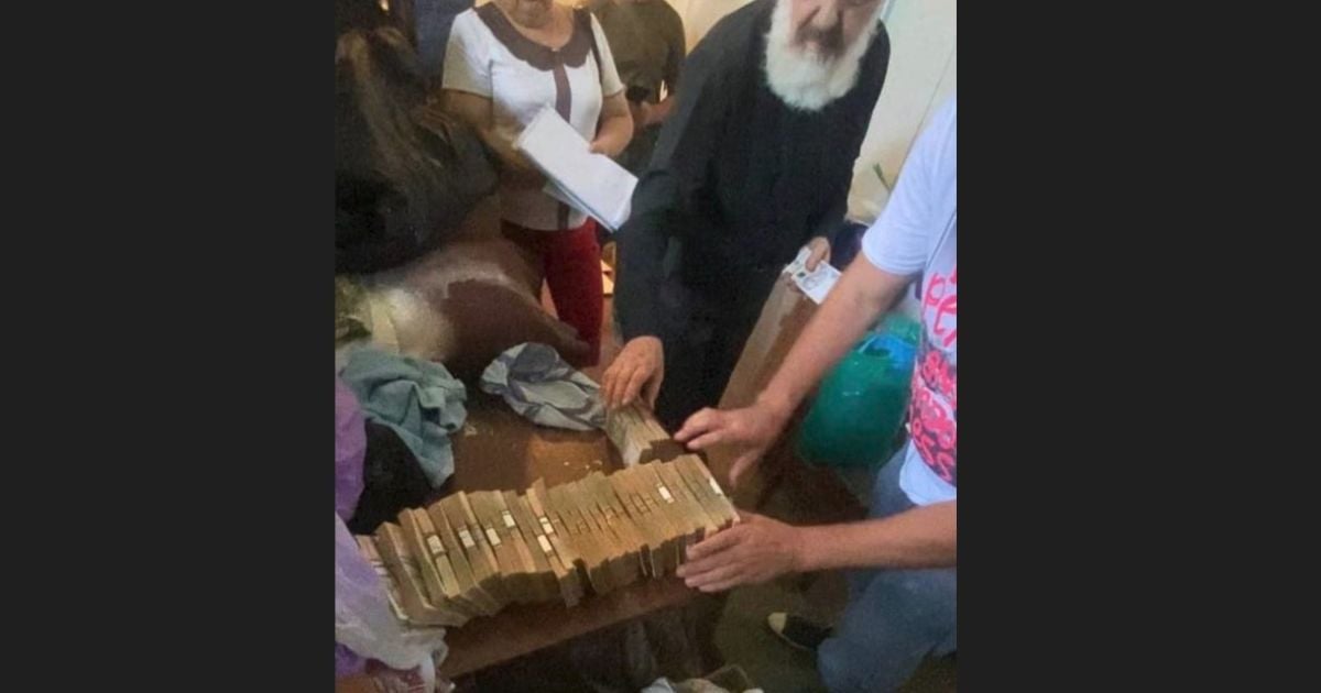 В хмельницком Свято-Покровском соборе обнаружили тайник, в котором было почти 2 млн грн