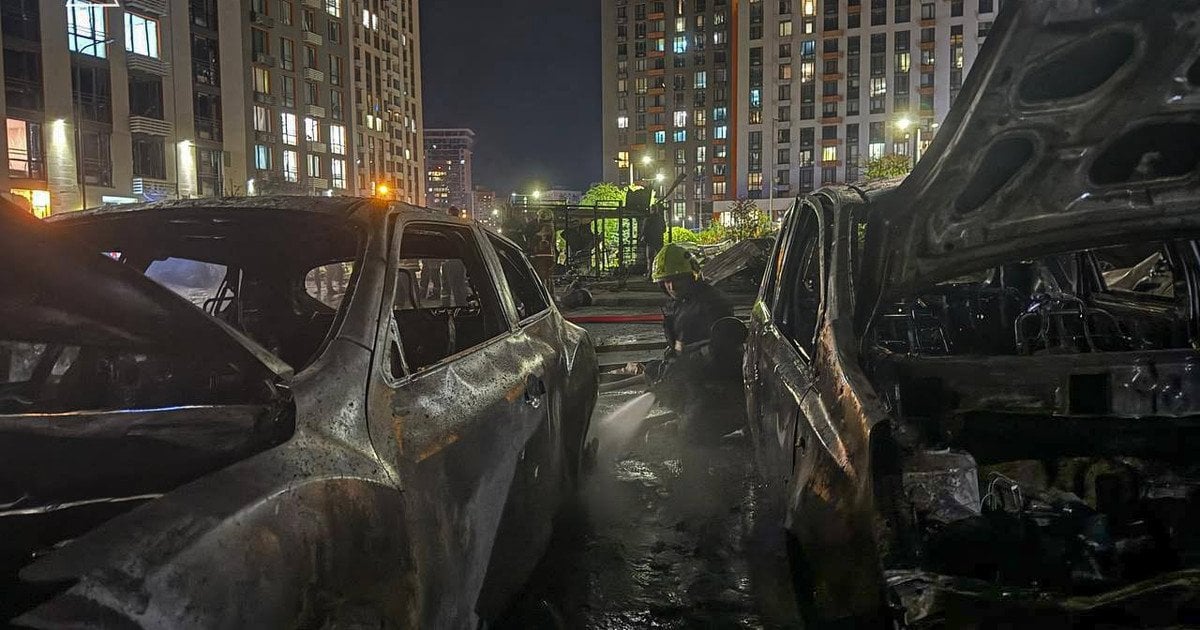 поверхівку в Дарницькому районі, спалахнула пожежа — Киев