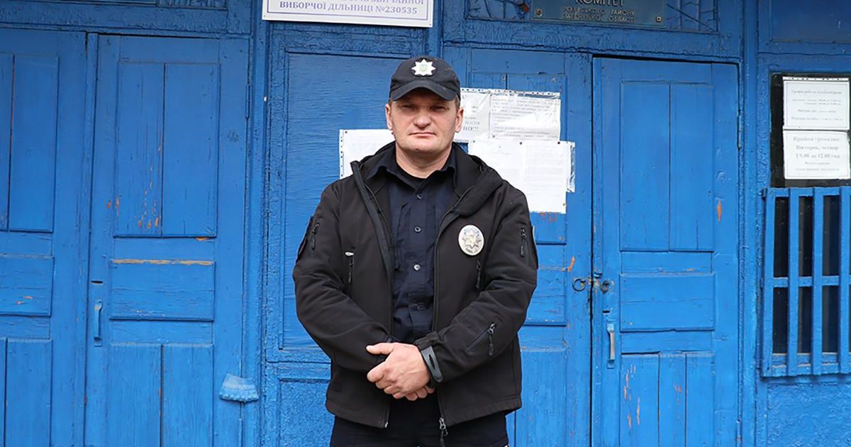Под Запорожьем на избирательном участке полицейский спас жизнь женщине