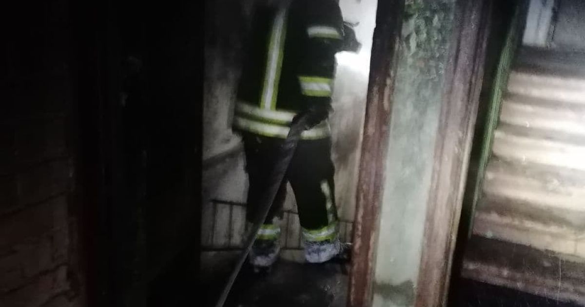 Пожежа у будинку на територій школи у Києві