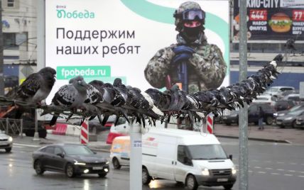 "Мне что, "Слава Украине" сказать?": российского военного в форме не пропустили в паб в Саратове