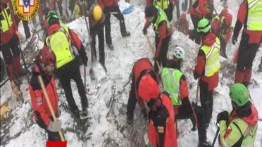 В Італії рятувальники продовжують шукати 23 людей в готелі, який засипало лавиною