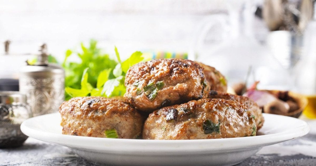 Как приготовить мягкие сочные котлеты.