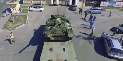 Порошенко похвастался модернизированным боевым танком Т-72А