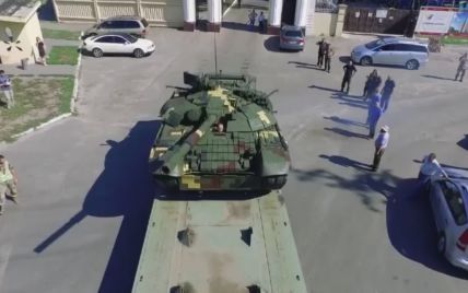 Порошенко похвастался модернизированным боевым танком Т-72А