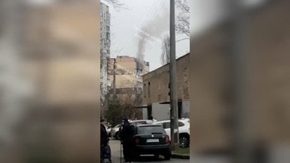 У Києві палає квартира