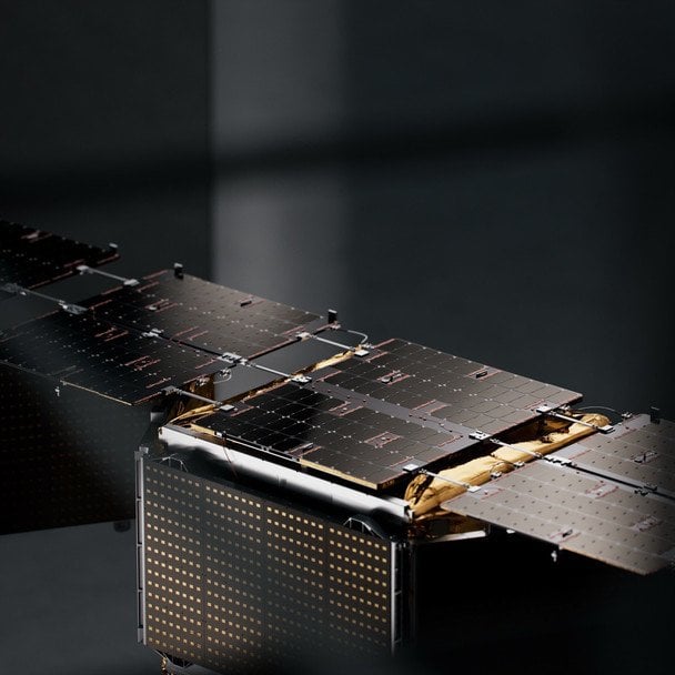 Польща посилює військову розвідку з космосу