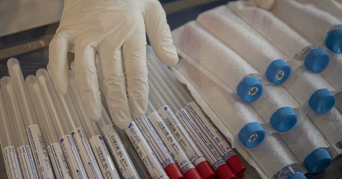 "Чимало побічних ефектів": до України надійшли перші препарати для лікування коронавірусу