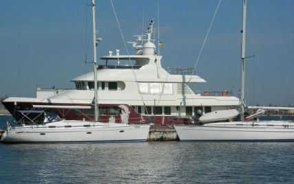 У берегов Турции богачи катаются на роскошной яхте Януковича