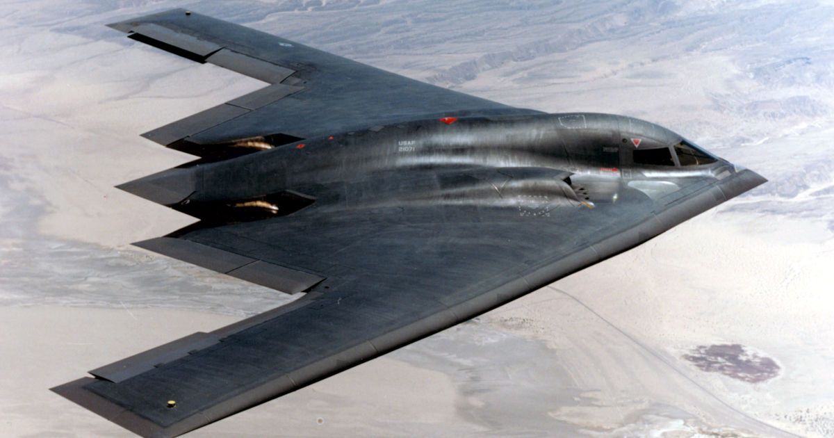 В США стелс-бомбардировщик B-2 совершил аварийную посадку: что произошло