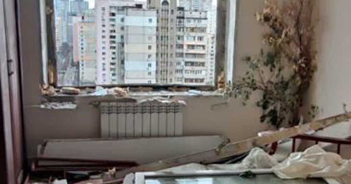 Обстріли Дарницького району Києва: внаслідок руйнування стін одного із будинків загинула місцева мешканка