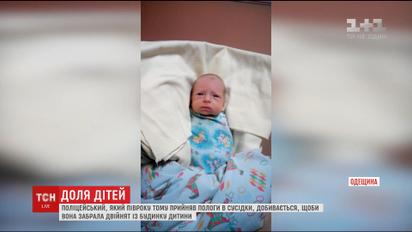 Полицейский требует у соседки забрать его крестников из дома ребенка