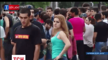 Митингующих в Ереване поддерживают известные армянские актеры, политики, священники