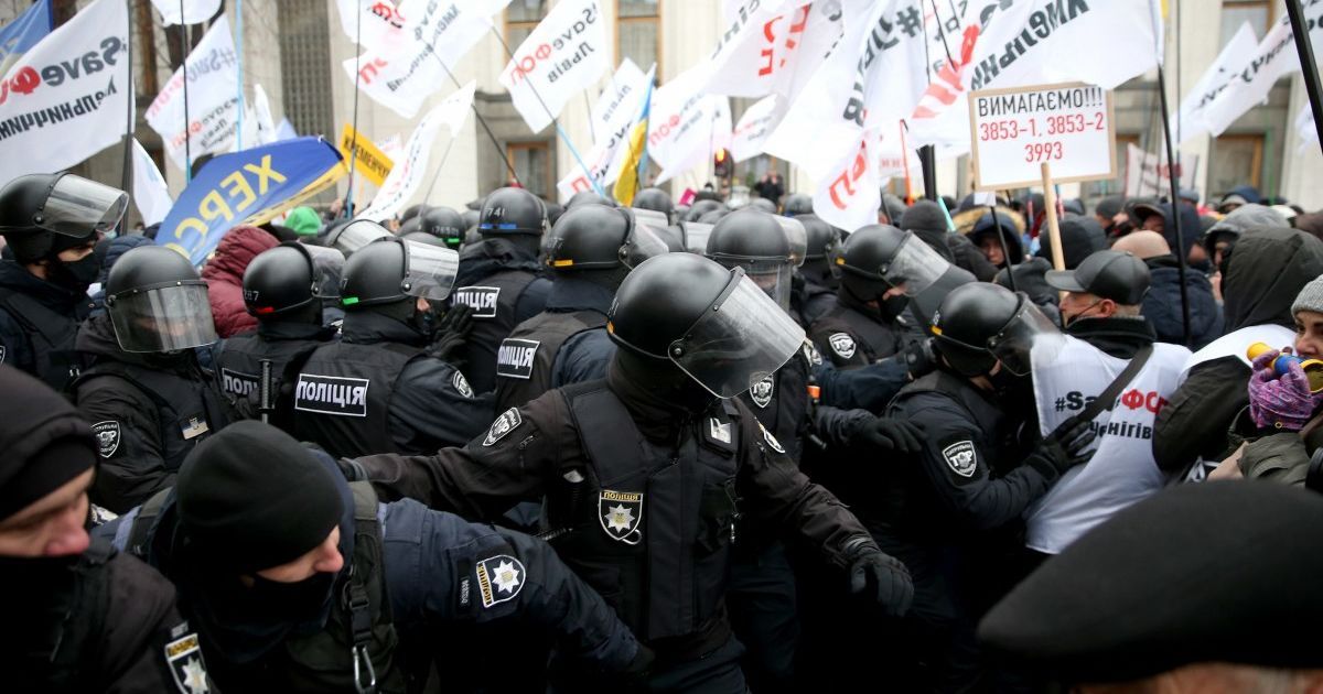 Протест фопів у києві - протестувальники штурмують раду - фото - відео