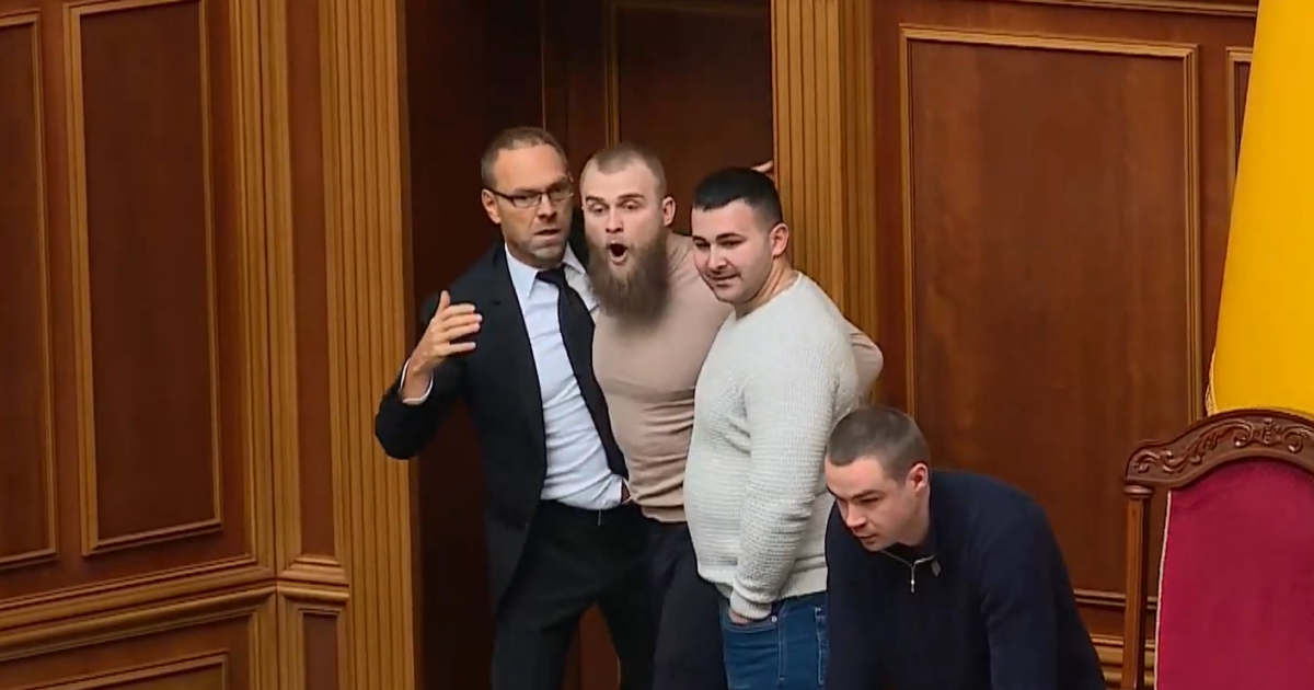 В Раде вспыхнула драка в президиуме Разумкова