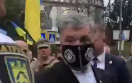 Петра Порошенко облили зеленкой: полиция задержала виновника