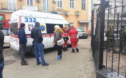 В полиции рассказали подробности загадочной смерти мужчины, которого нашли мертвым возле ресторана в Киеве