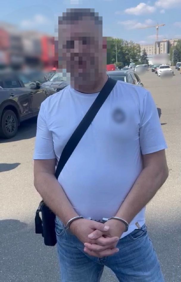 Вимагав 30 тисяч доларів за оренду озера: у Києві спіймали адвоката / © Офіс Генерального прокурора