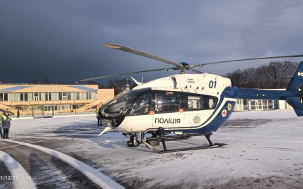 Во Львов вертолетом госпитализировали больную 7-летнюю девочку и мужчину с инфарктом: видео