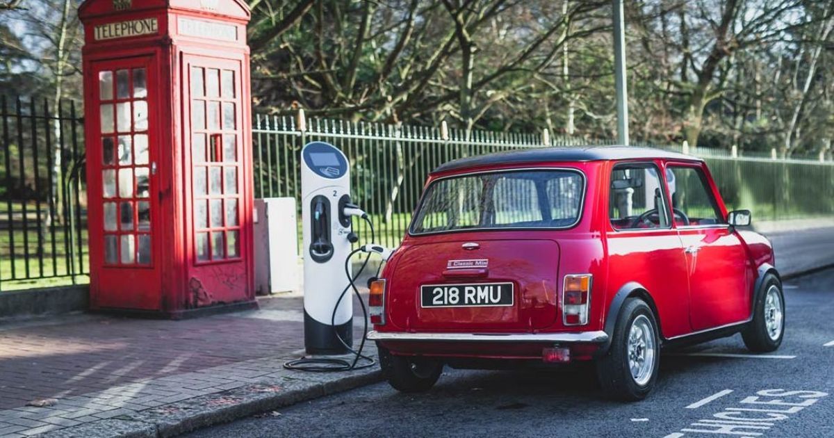 Mini выпустила электрокары в кузове классической модели