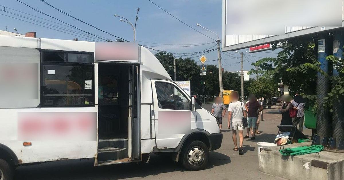 У Полтаві маршрутка в’їхала у продавчиню квасу: водій знепритомнів за кермом