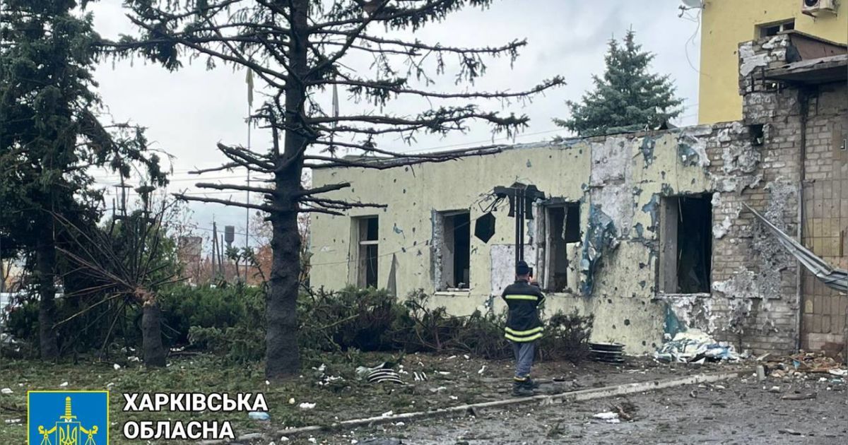 Наслідки одного з ракетних ударів по Ізюму