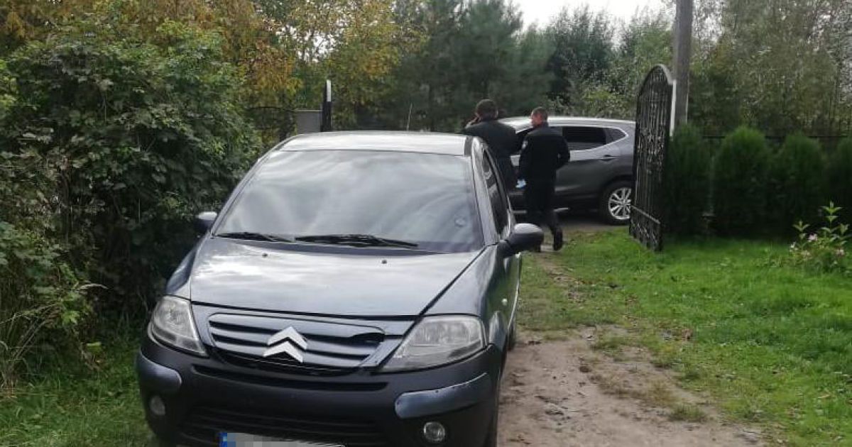 Навіть не зупинився: у Львівській області водій на смерть збив жінку та поїхав геть (фото)