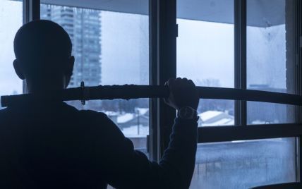 У Чернігівській області чоловік з шаблею напав на сусіда і поранив йому руку