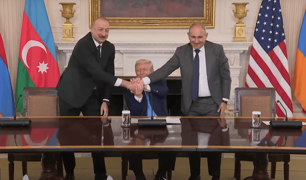 Вірменія та Азербайджан підписали мирну угоду у Білому домі