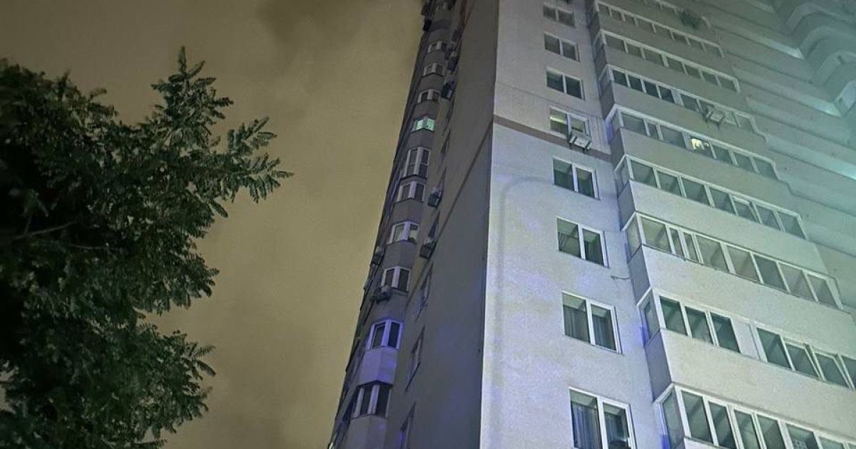 Вражеский дрон попал в многоэтажку в Соломенском районе Киева