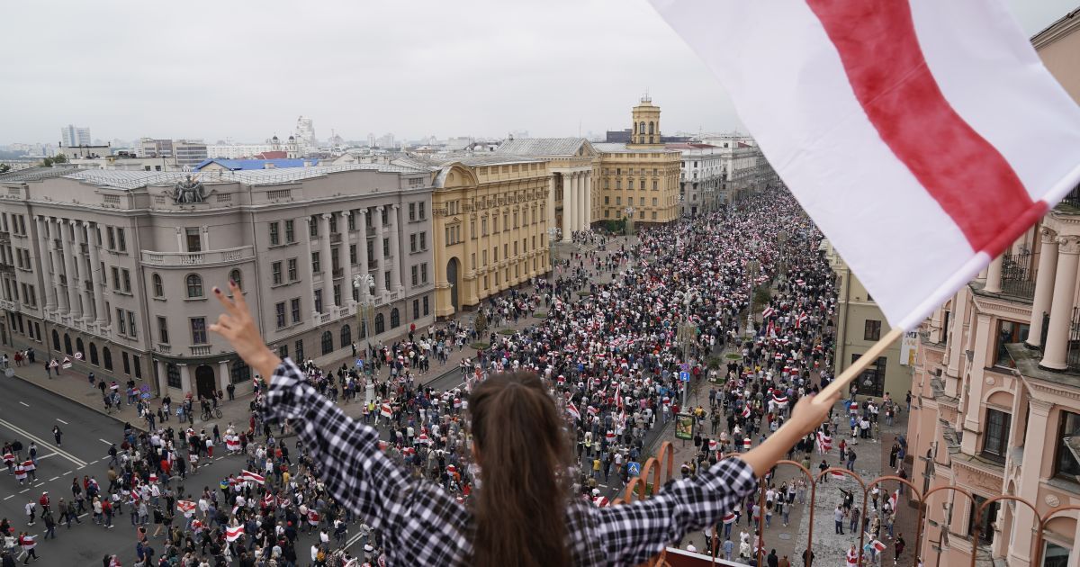 Затримання протестувальників у Білорусі та найсильніша зброя у світі. П'ять новин, які ви могли проспати