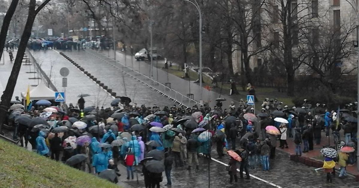 Правоохоронці повністю перекрили Інститутську / © Андрій Хома / Facebook