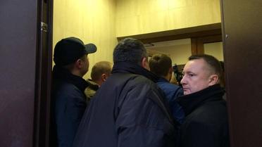 Суд над Корбаном закончился дракой, вызовом скорой и скандальной SMS-кой / © Фото Валерии Ковалинской/ТСН