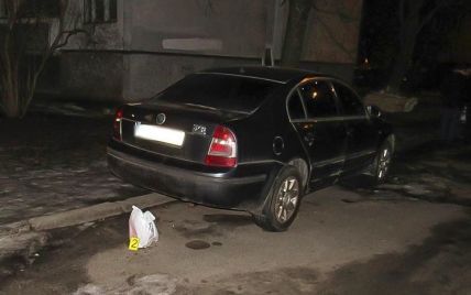 Заказали поджог авто в Telegram: в Киеве задержали мужчину с бензином и зажигалкой (фото)