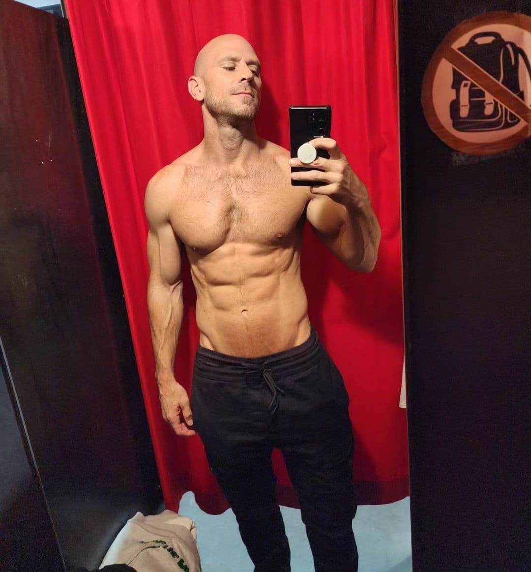 Фотографии со страницы сообщества «Johnny Sins/Джонни Синс»