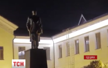В Одесской области упали памятники Ленину и Дзержинскому