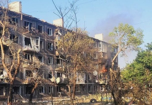 Зруйноване житло Яни у Добропіллі на Донеччині