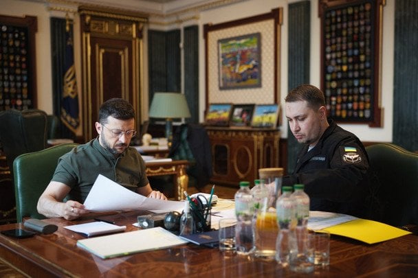 Зеленский пообещал "сильные вещи" после доклада Буданова
