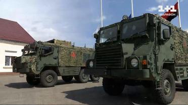 Медицинские "танки": на фронт поехали бронированные машины скорой помощи