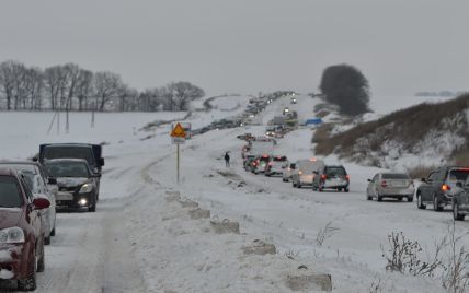 Спасатели рассказали, как выбраться на авто из снежной ловушки
