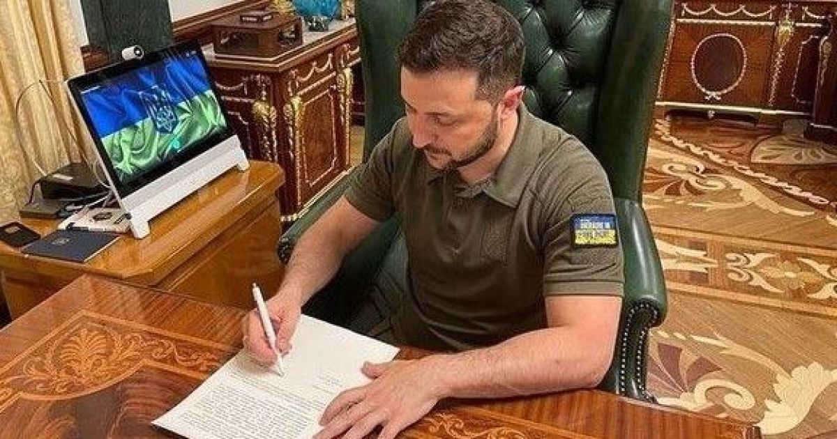 Зеленський звільнив очільників СБУ в трьох областях та столиці: хто втратив посаду