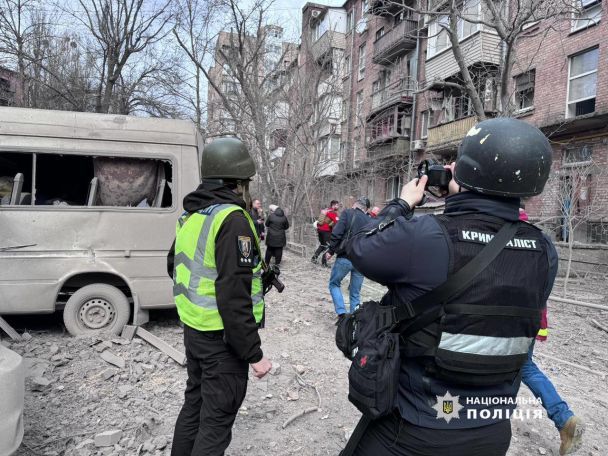 Наслідки ракетної атаки по Києву 25 березня / Фото: Нацполіція