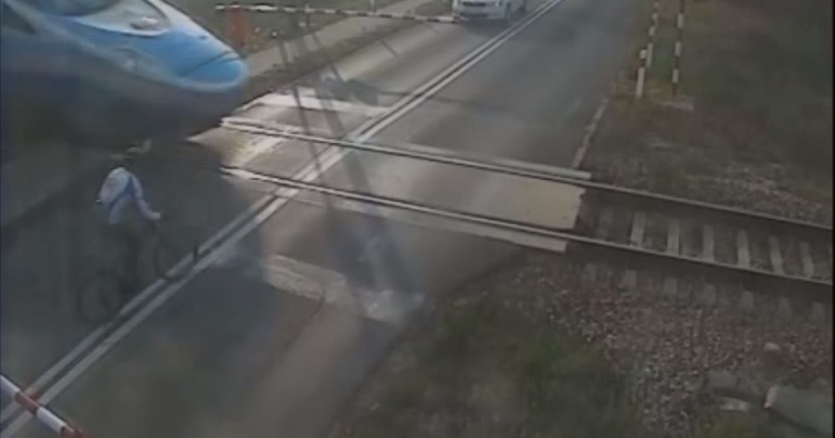 Поляк попал под скоростной поезд